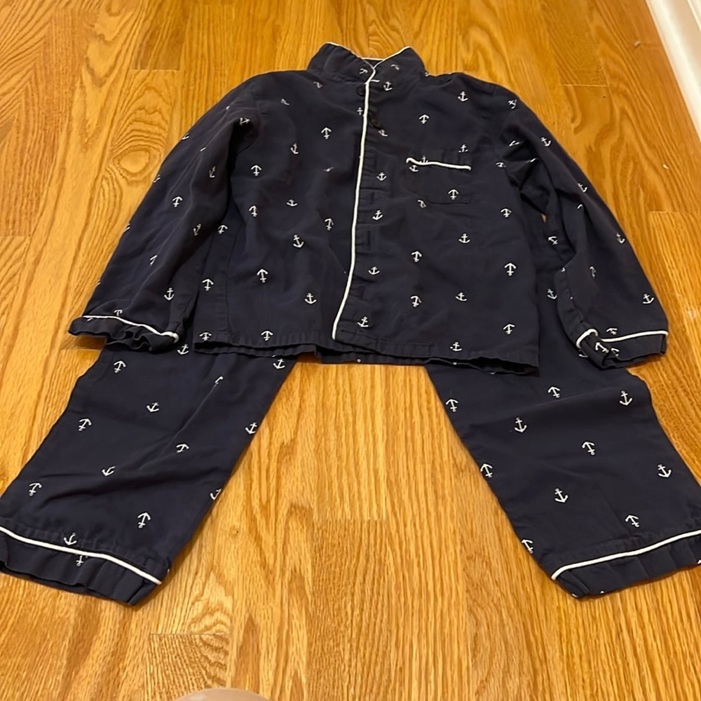 Petite plume size 7 pajamas, smoke free, pet free home